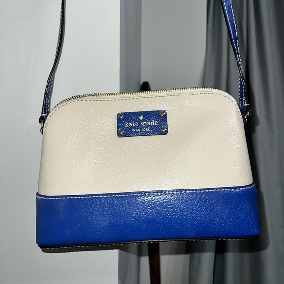 Small Kate Spade Purse - Picture 2 of 10